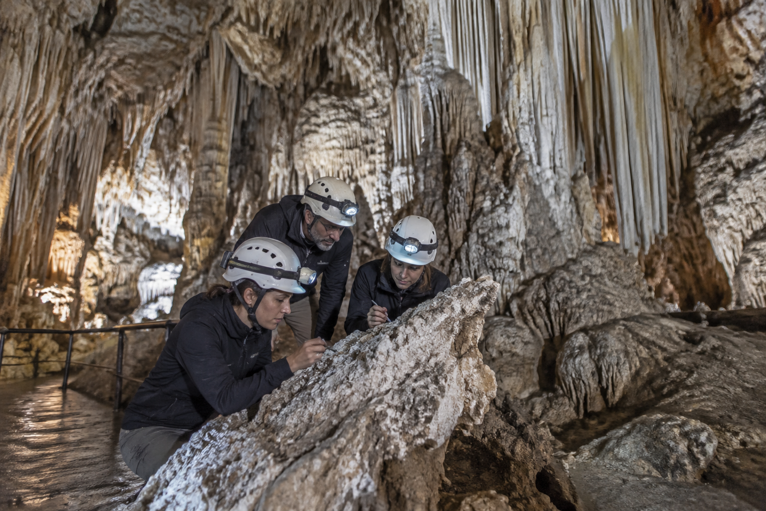 Vetenskapligt genombrott i Nerjas grotta ger svar om mineraler