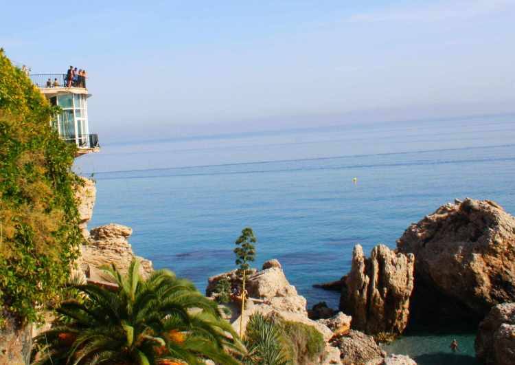 Nerja auktionerar ut lägenhet på Balcón de Europa