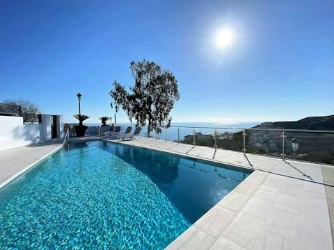 The Mediterranean Breeze – Nerja