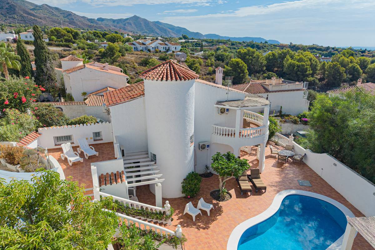 3-bed detached villa near Burriana Beach